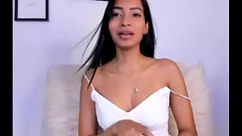 Live molly resuelve respuestas en un webcam show