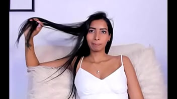 Live molly resuelve respuestas en un webcam show