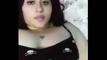 Acostada en vestido Acostada en vestido