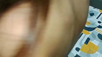 Chica necesitada aliviada por enorme polla