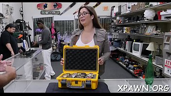 Horny amateur does oral pleasure