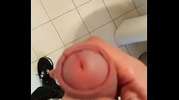 Masturbandome en el baño