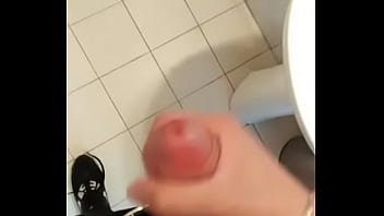 Masturbandome en el baño