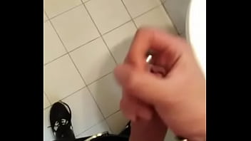 Masturbandome en el baño