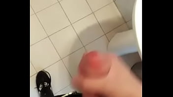 Masturbandome en el baño