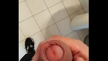 Masturbandome en el baño