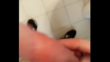 Masturbandome en el baño