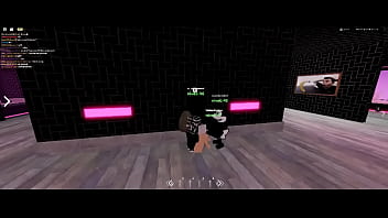 Morocha se come una polla enorme en un trio de roblox