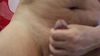 посмотрел лезбос и стал дрочить хуй