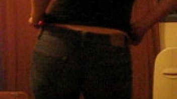 Colombianita dancing in front the webcam in jeans and showing her ass in thong