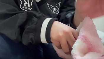 好きなヨガトレーナーのもっこりしたおちんこを見ながらヨガしてたらムラムラが止まらず、トイレでオナニーしちゃう女子大生。