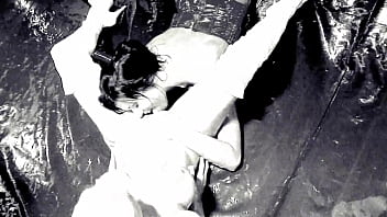 Lolly and amber oil up for a lesbian fuckfest