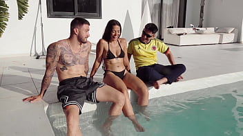 Spanish threesome nuria millan she let us double penetrate her