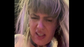 Mulher na academia toda suada que chega tem q tirar a camisa de tao molhada q ta escorria pelas perna a buceta toda melada eos maronbas não parava de olha pra sua buceta melada