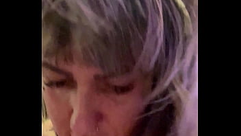 Mulher na academia toda suada que chega tem q tirar a camisa de tao molhada q ta escorria pelas perna a buceta toda melada eos maronbas não parava de olha pra sua buceta melada