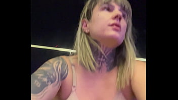 Mulher na academia toda suada que chega tem q tirar a camisa de tao molhada q ta escorria pelas perna a buceta toda melada eos maronbas não parava de olha pra sua buceta melada Mulher na academia toda suada que chega tem q tirar a camisa de tao molhada q ta escorria pelas perna a buceta toda melada eos maronbas não parava de olha pra sua buceta melada