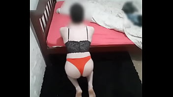 Putinha de calcinha vermelha