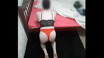 Putinha de calcinha vermelha