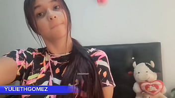 Colombiana se masturba su coño