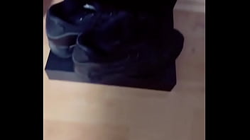 Good morning i know you love my nylon tights on of you‘ll see more of my sweaty soles ️#adidas #feet #fee