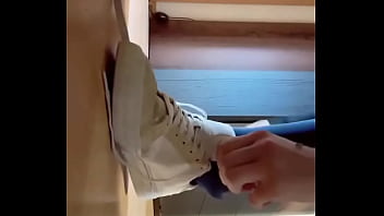 Good morning i know you love my nylon tights on of you‘ll see more of my sweaty soles ️#adidas #feet #fee