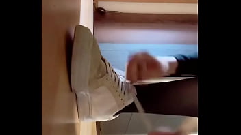 Good morning i know you love my nylon tights on of you‘ll see more of my sweaty soles ️#adidas #feet #fee