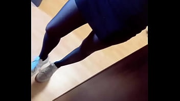 Good morning i know you love my nylon tights on of you‘ll see more of my sweaty soles ️#adidas #feet #fee