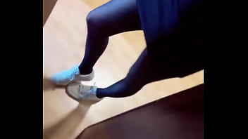 Good morning i know you love my nylon tights on of you‘ll see more of my sweaty soles ️#adidas #feet #fee