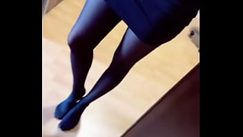 Good morning i know you love my nylon tights on of you‘ll see more of my sweaty soles ️#adidas #feet #fee