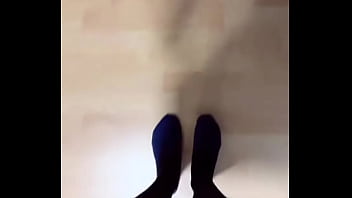 Good morning i know you love my nylon tights on of you‘ll see more of my sweaty soles ️#adidas #feet #fee