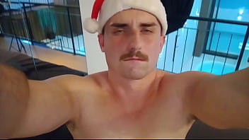 Passando a pissa nos peitoes da milf gostosona