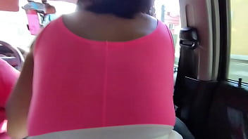 Rico sexo en un uber en movimiento
