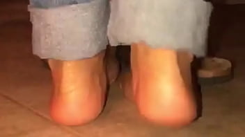 Girl feet bestfriends