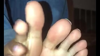 Girl feet bestfriends