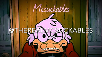 Girl feet bestfriends