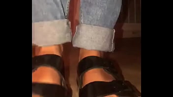 Girl feet bestfriends