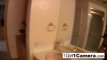 Hot babe fucks herself