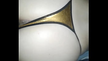Estrenando la tanga nueva q le compre