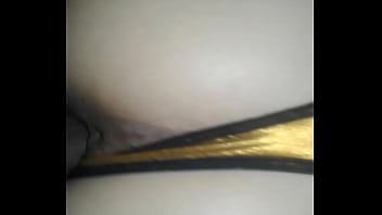 Estrenando la tanga nueva q le compre