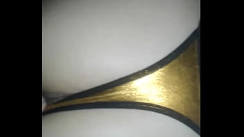 Estrenando la tanga nueva q le compre