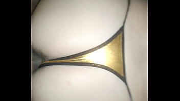 Estrenando la tanga nueva q le compre