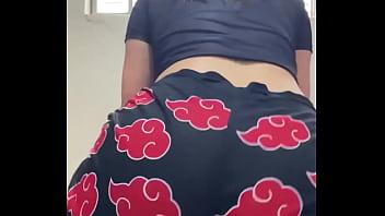 Gostosa balançando a bunda