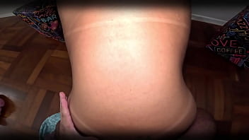 Exibindo e fodendo o cuzinho da minha esposa pela manhã