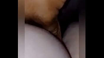 Fui devorada pelo negão enquanto o corno filmava tudo sem perder um detalhe