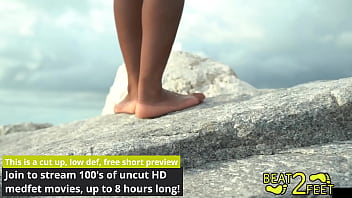 Giggles' Struts Feet In Heels thumbnail