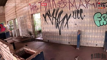 Encontrei uma construção abandonada na estrada e levei uma gostosa de dreadlooks para fuder ela ali mesmo completo no red