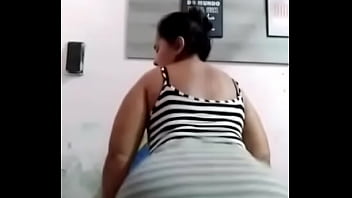 Morena gostosa rebolando