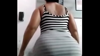 Morena gostosa rebolando