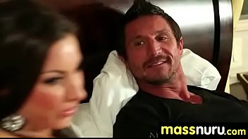 Amateur hookup gives happy ending massage 7