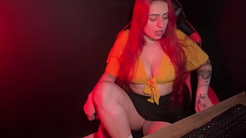 Me masturbei assistindo o neitan meter forte no meu cu completo